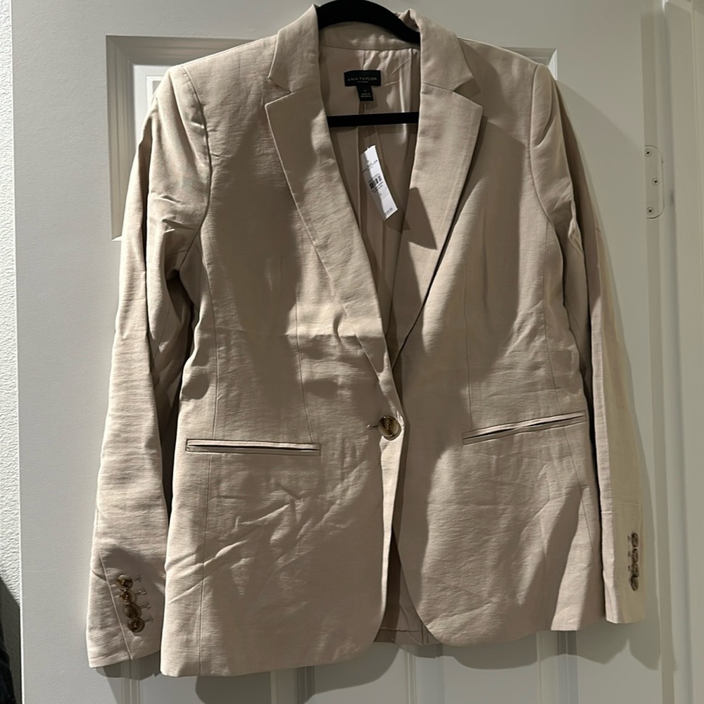 Ann Taylor beige blazer